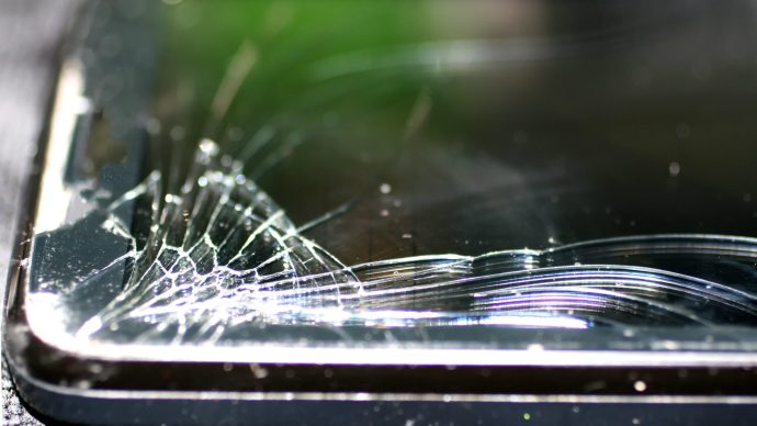 researchers_accidentally_invent_self-healing_glass_for_smartphone_screens_-_2